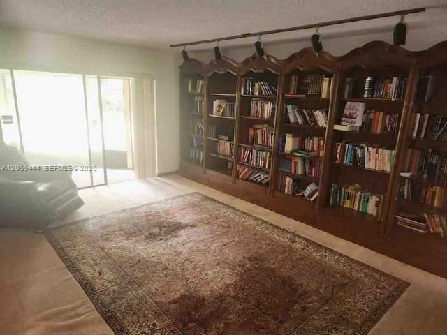 En Venta: $525,000 (4 camas, 3 baños, 2728 Pies cuadrados)