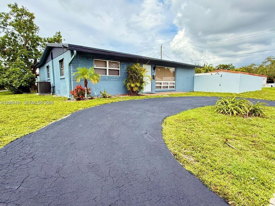 For Rent: $3,500 (4 beds, 2 baths, 1536 Square Feet)