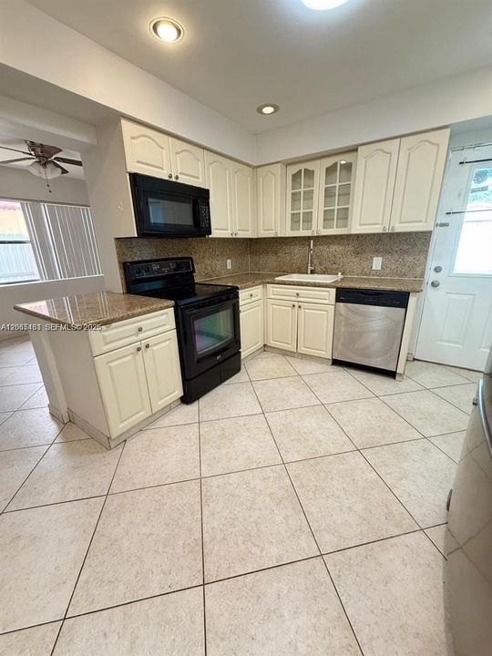 For Rent: $3,500 (4 beds, 2 baths, 1536 Square Feet)