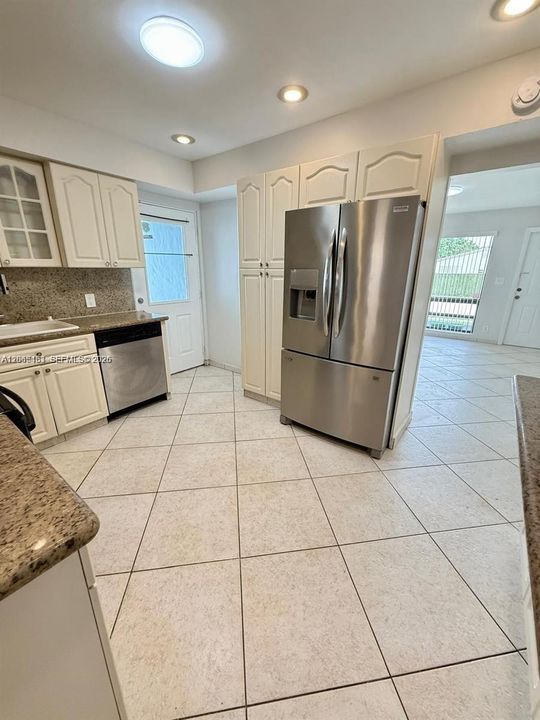 For Rent: $3,500 (4 beds, 2 baths, 1536 Square Feet)