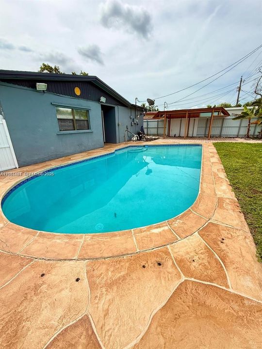For Rent: $3,500 (4 beds, 2 baths, 1536 Square Feet)