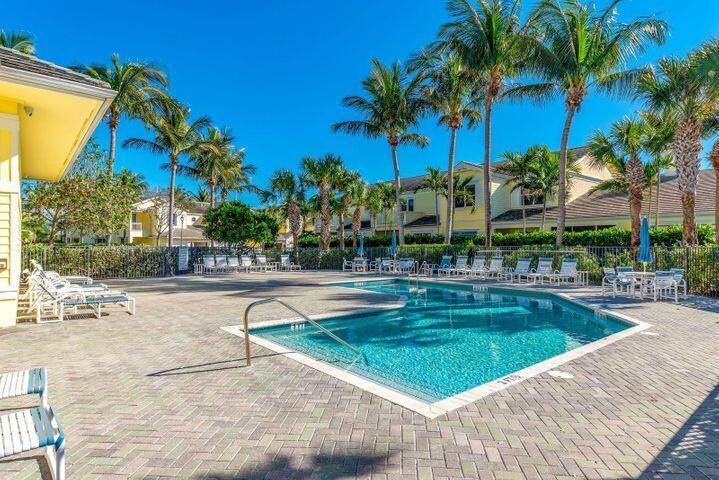 601 Mariner Bay Community Pool