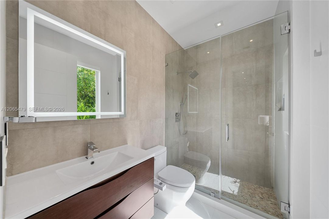 For Sale: $5,650,000 (7 beds, 7 baths, 5452 Square Feet)