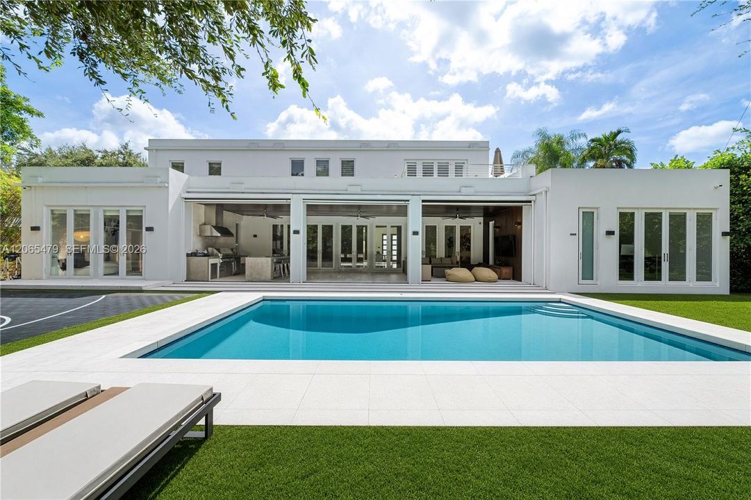 For Sale: $5,650,000 (7 beds, 7 baths, 5452 Square Feet)