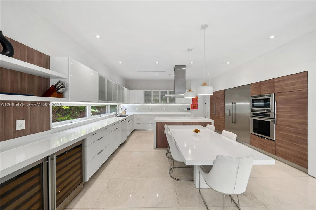 For Sale: $5,650,000 (7 beds, 7 baths, 5452 Square Feet)