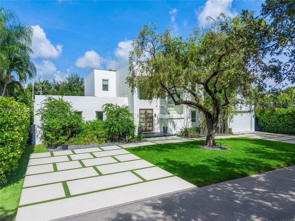 For Sale: $5,650,000 (7 beds, 7 baths, 5452 Square Feet)