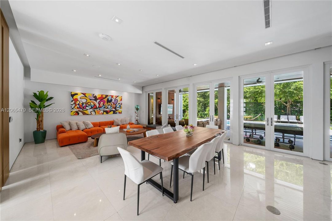 For Sale: $5,650,000 (7 beds, 7 baths, 5452 Square Feet)