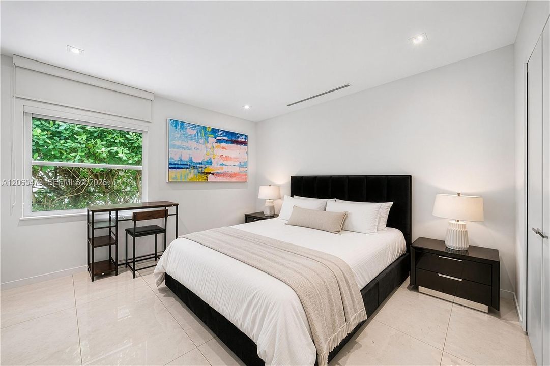 For Sale: $5,650,000 (7 beds, 7 baths, 5452 Square Feet)