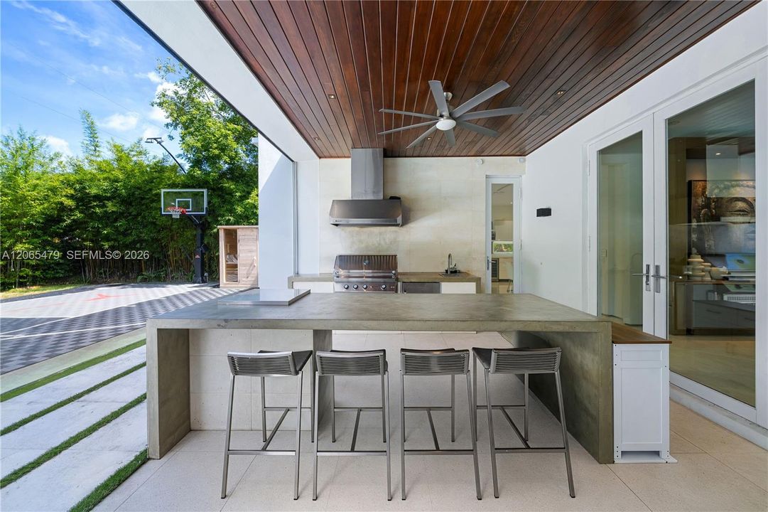 For Sale: $5,650,000 (7 beds, 7 baths, 5452 Square Feet)