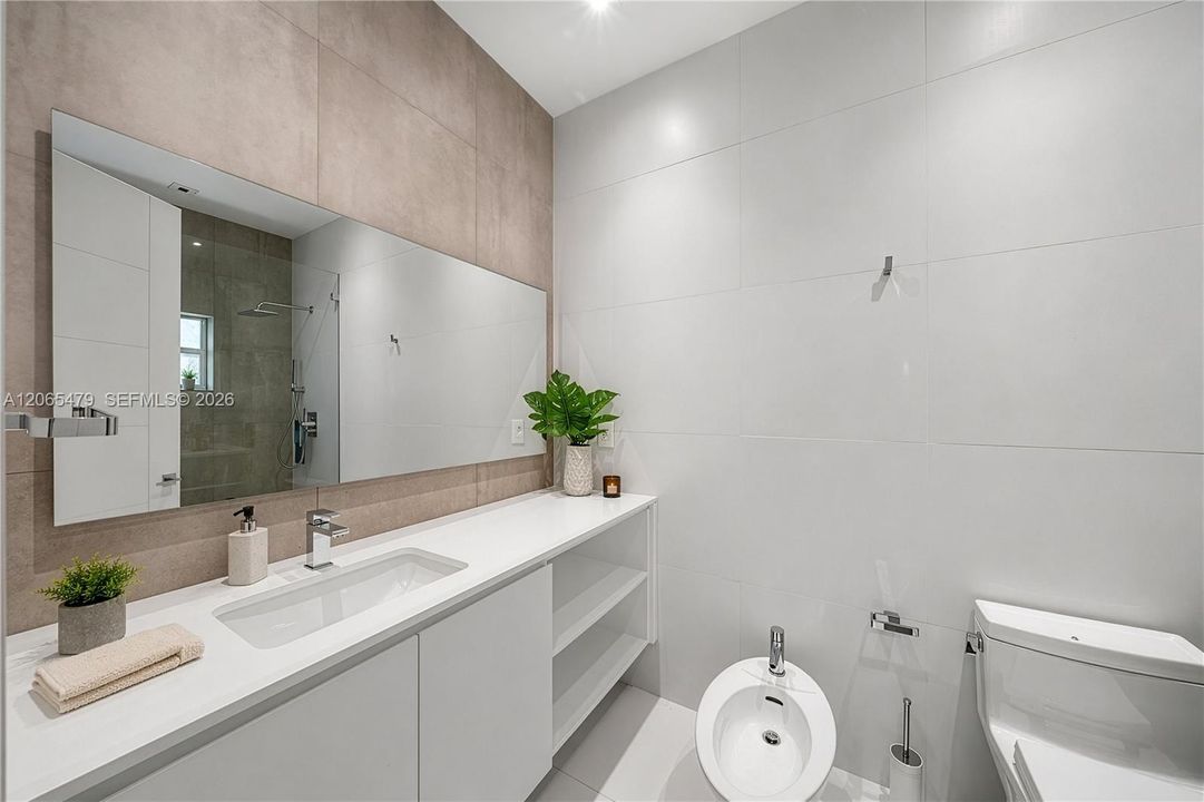 For Sale: $5,650,000 (7 beds, 7 baths, 5452 Square Feet)