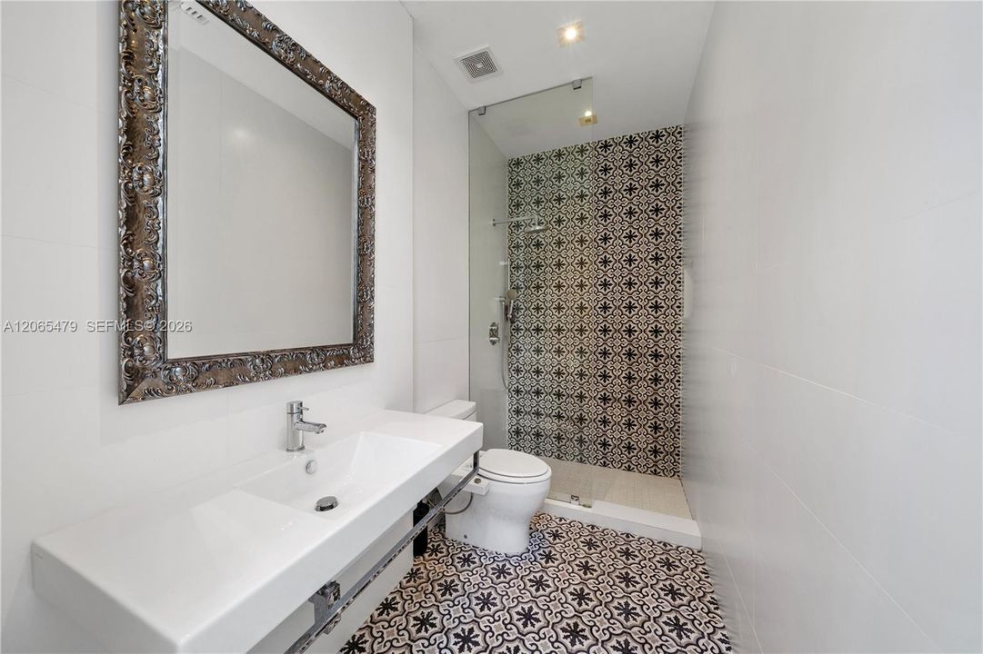 For Sale: $5,650,000 (7 beds, 7 baths, 5452 Square Feet)