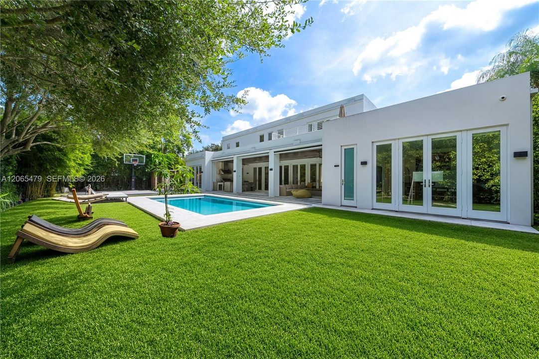 For Sale: $5,650,000 (7 beds, 7 baths, 5452 Square Feet)