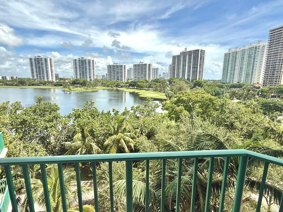 For Sale: $520,000 (2 beds, 2 baths, 1335 Square Feet)