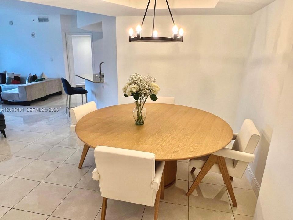 For Sale: $520,000 (2 beds, 2 baths, 1335 Square Feet)