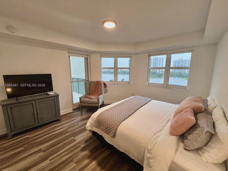 For Sale: $520,000 (2 beds, 2 baths, 1335 Square Feet)