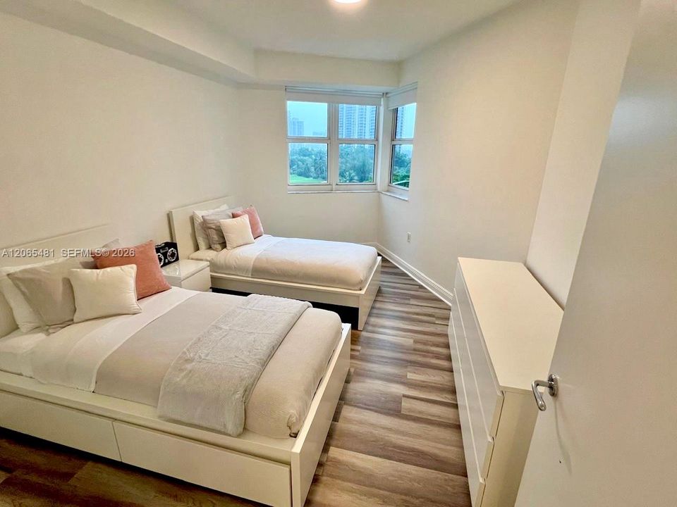 For Sale: $520,000 (2 beds, 2 baths, 1335 Square Feet)