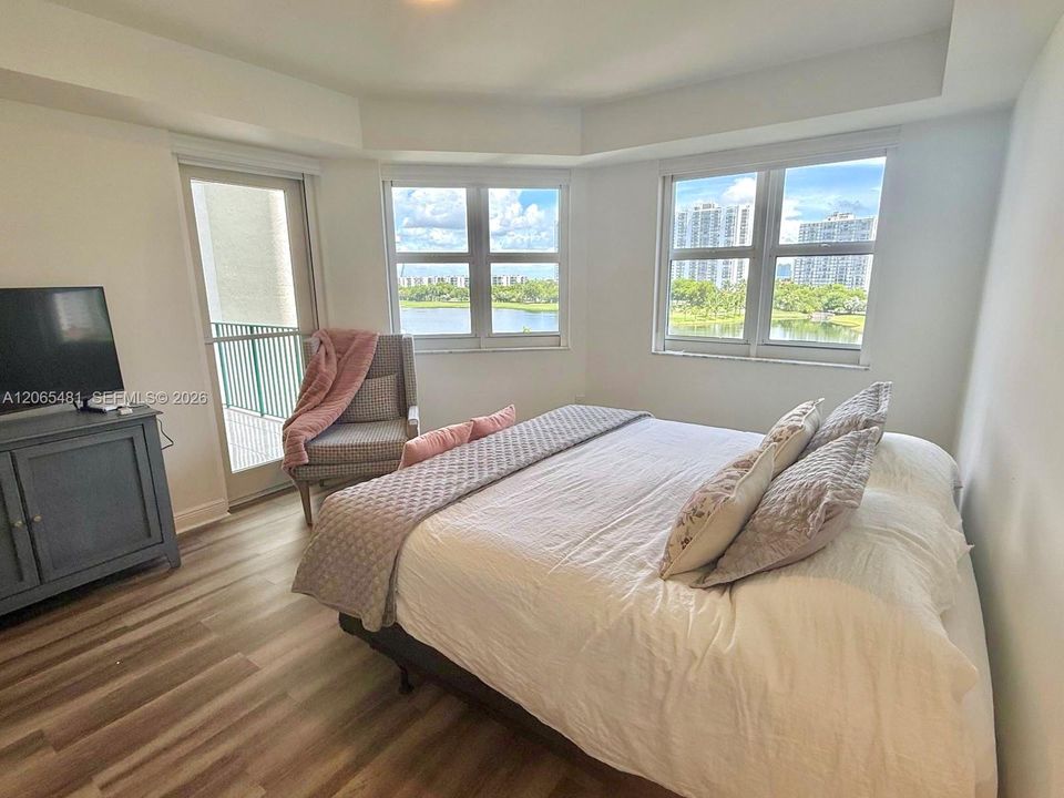 For Sale: $520,000 (2 beds, 2 baths, 1335 Square Feet)