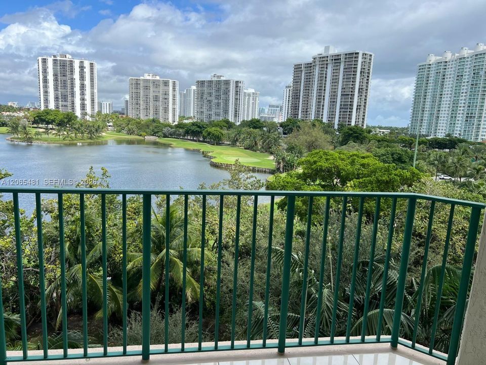 For Sale: $520,000 (2 beds, 2 baths, 1335 Square Feet)