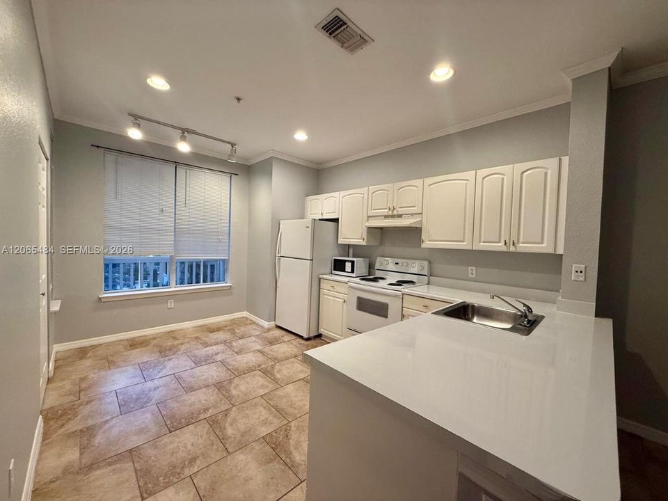 For Rent: $1,550 (1 beds, 1 baths, 645 Square Feet)