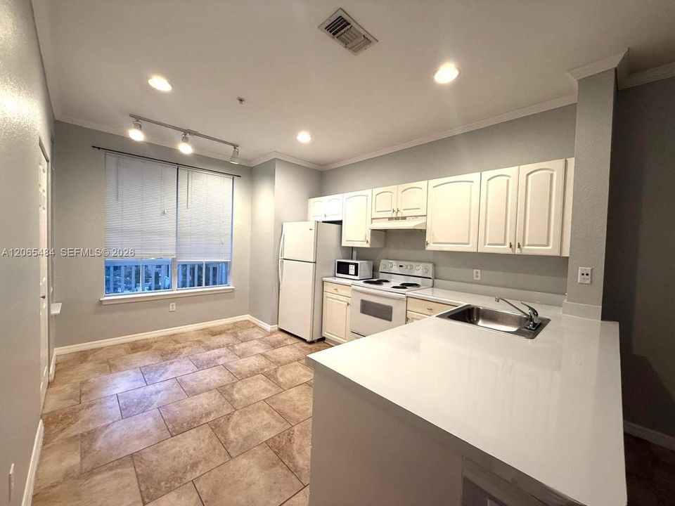 For Rent: $1,550 (1 beds, 1 baths, 645 Square Feet)