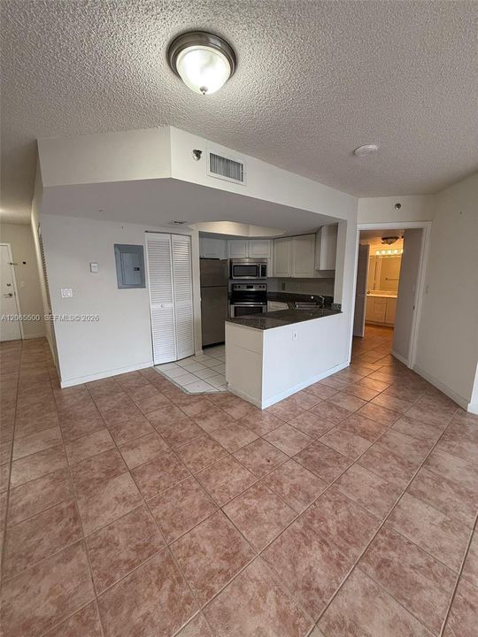 For Sale: $569,000 (1 beds, 1 baths, 800 Square Feet)
