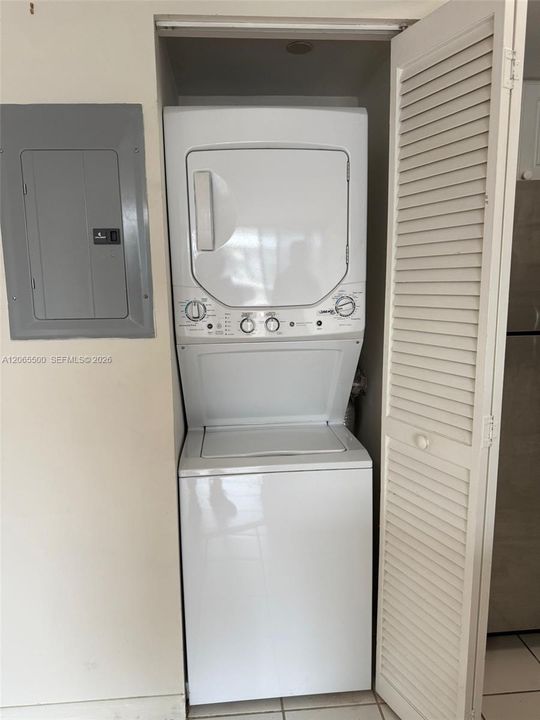 For Sale: $569,000 (1 beds, 1 baths, 800 Square Feet)
