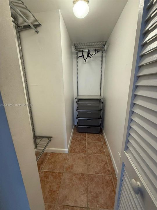 For Sale: $569,000 (1 beds, 1 baths, 800 Square Feet)