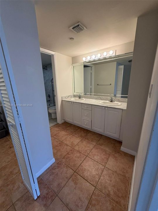 For Sale: $569,000 (1 beds, 1 baths, 800 Square Feet)