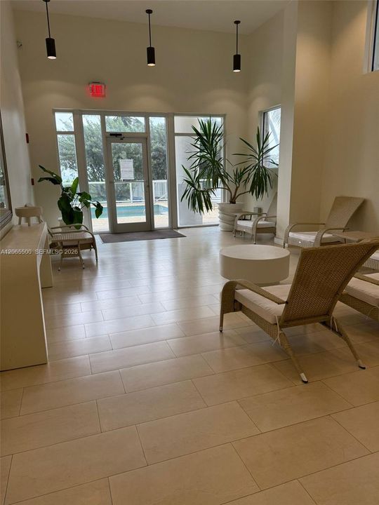 For Sale: $569,000 (1 beds, 1 baths, 800 Square Feet)