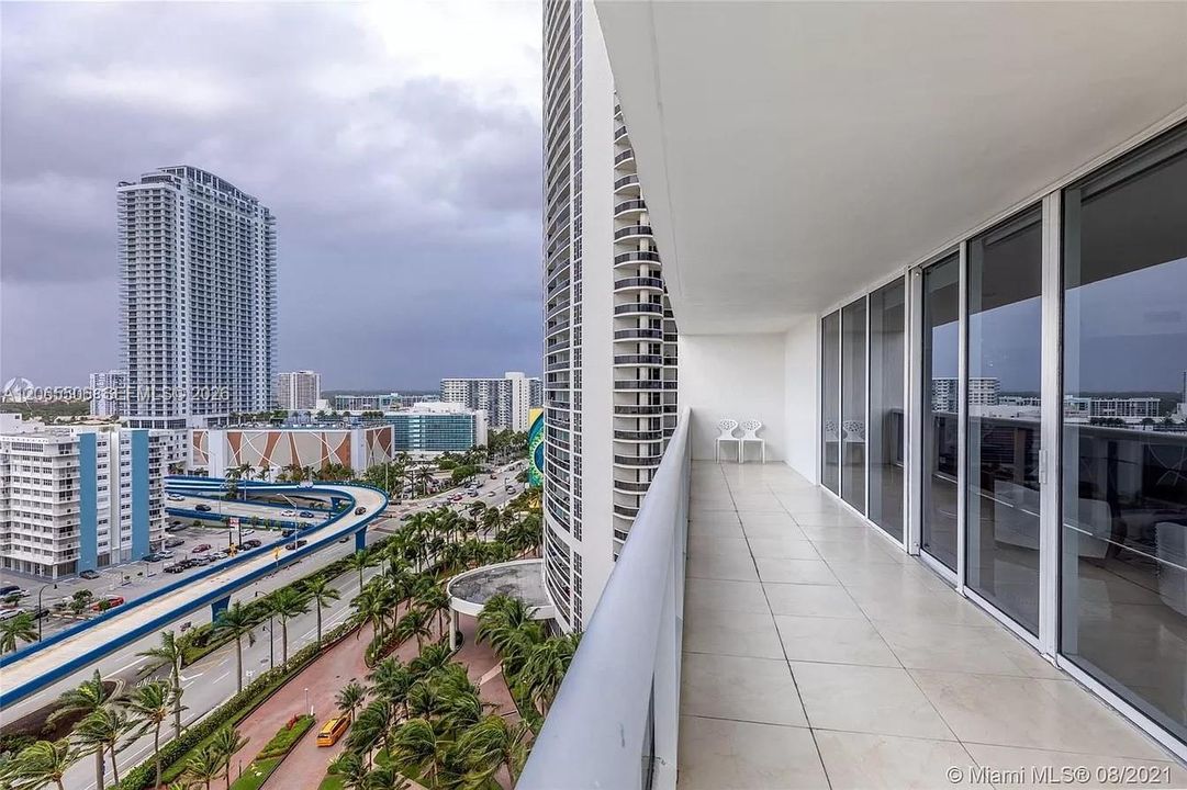 Active With Contract: $6,000 (2 beds, 2 baths, 1458 Square Feet)