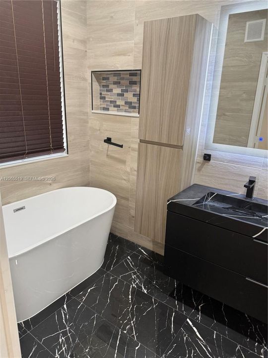 Recently Rented: $3,350 (3 beds, 2 baths, 1812 Square Feet)