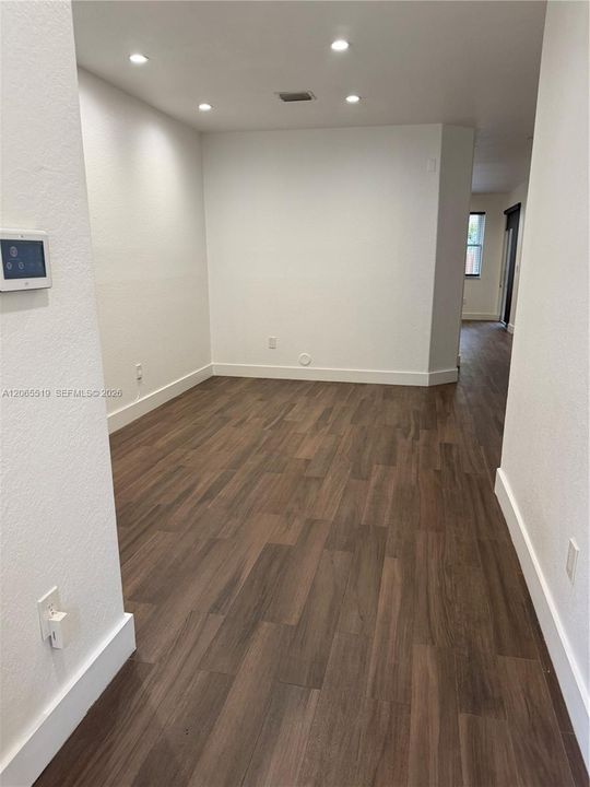 Recently Rented: $3,350 (3 beds, 2 baths, 1812 Square Feet)