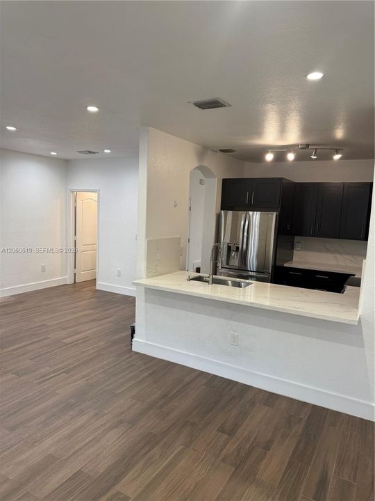 Recently Rented: $3,350 (3 beds, 2 baths, 1812 Square Feet)