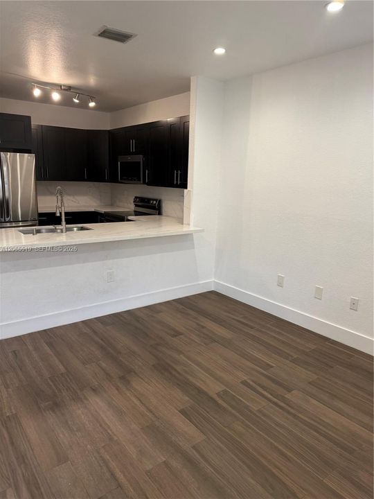 Recently Rented: $3,350 (3 beds, 2 baths, 1812 Square Feet)