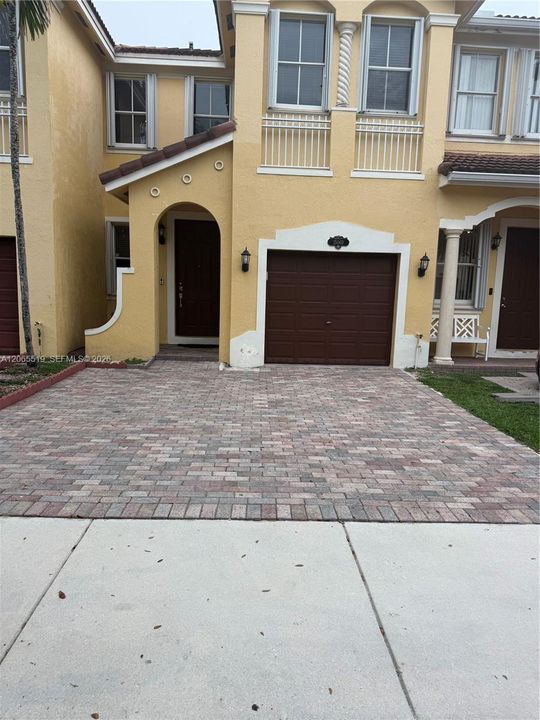 Recently Rented: $3,350 (3 beds, 2 baths, 1812 Square Feet)