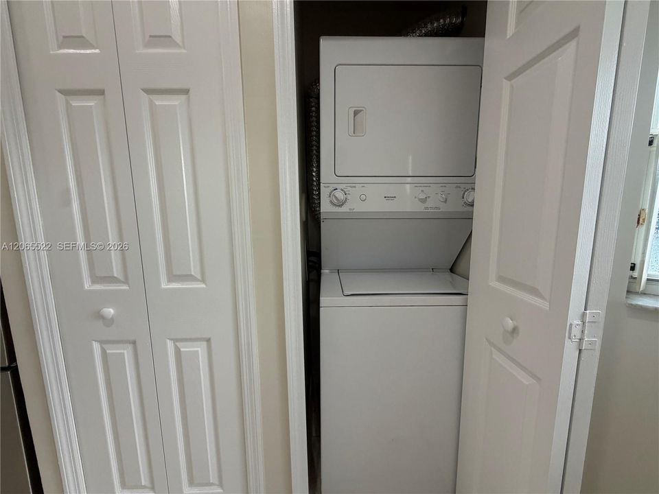For Rent: $1,900 (2 beds, 2 baths, 815 Square Feet)
