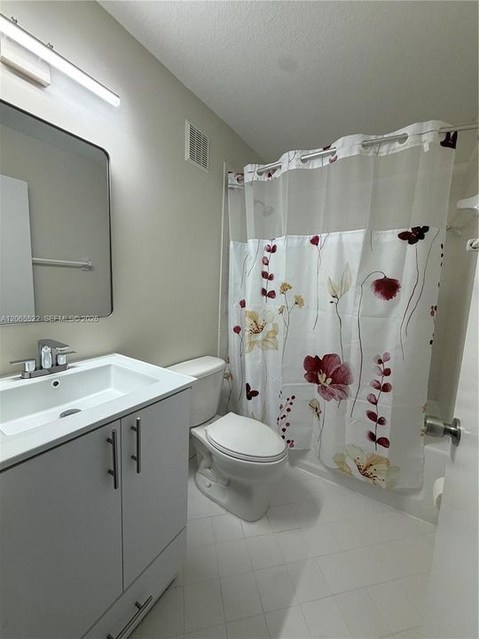 For Rent: $1,900 (2 beds, 2 baths, 815 Square Feet)