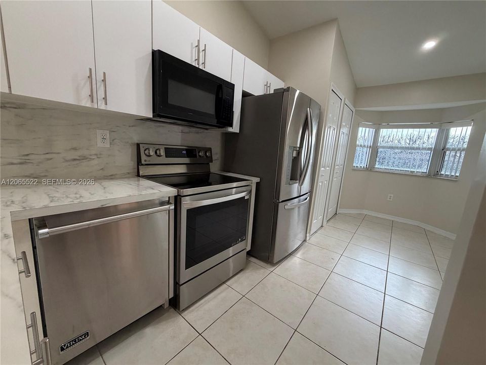 For Rent: $1,900 (2 beds, 2 baths, 815 Square Feet)