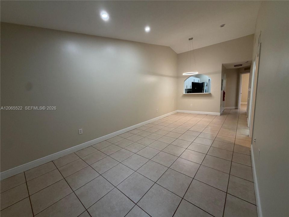 For Rent: $1,900 (2 beds, 2 baths, 815 Square Feet)