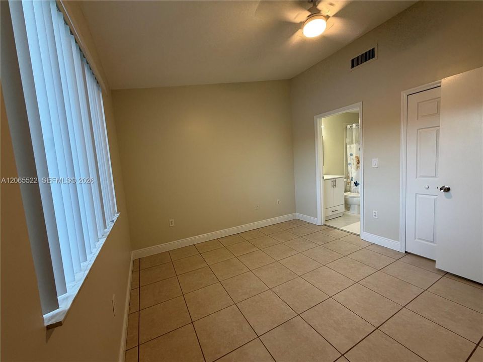 For Rent: $1,900 (2 beds, 2 baths, 815 Square Feet)
