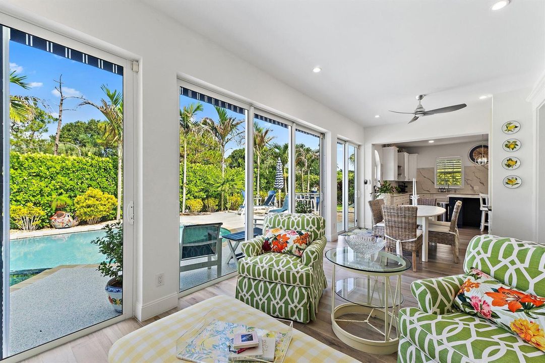 Sun Room - Dining Area - Pool