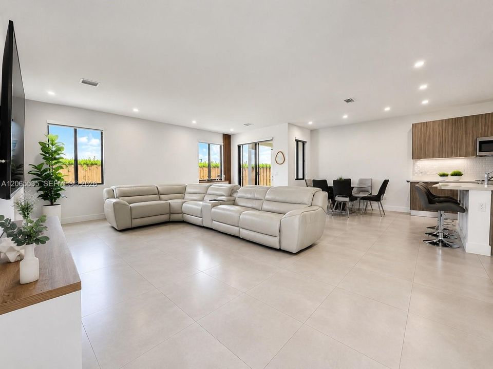For Sale: $767,000 (4 beds, 3 baths, 2534 Square Feet)
