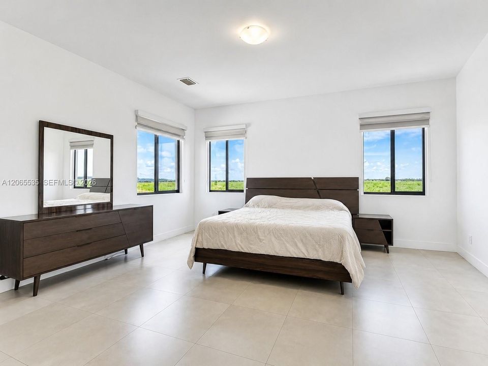 For Sale: $767,000 (4 beds, 3 baths, 2534 Square Feet)