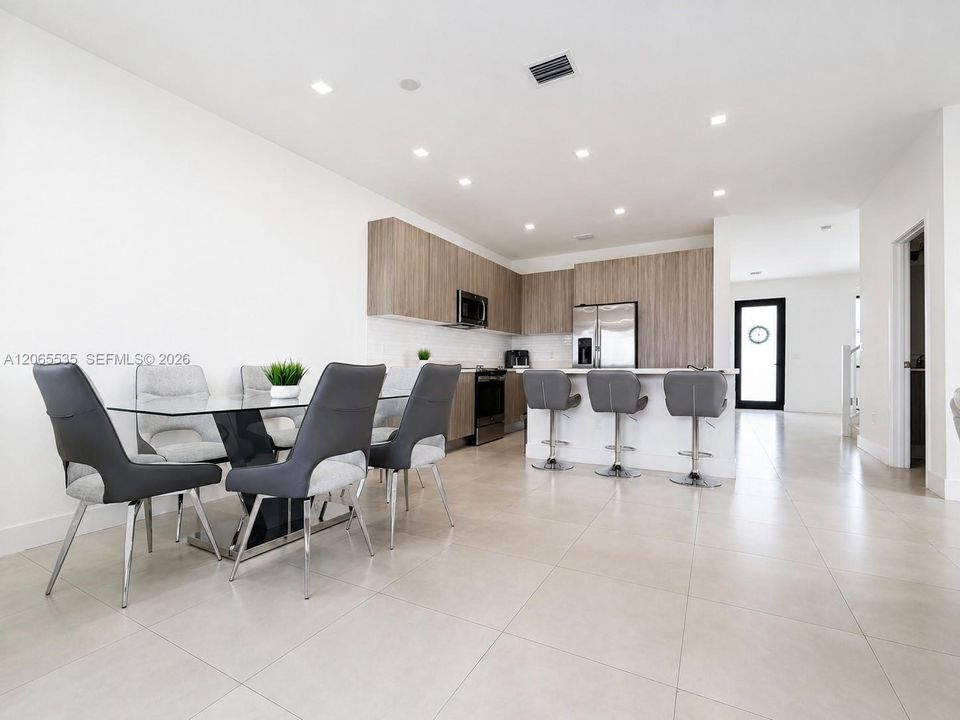 For Sale: $767,000 (4 beds, 3 baths, 2534 Square Feet)