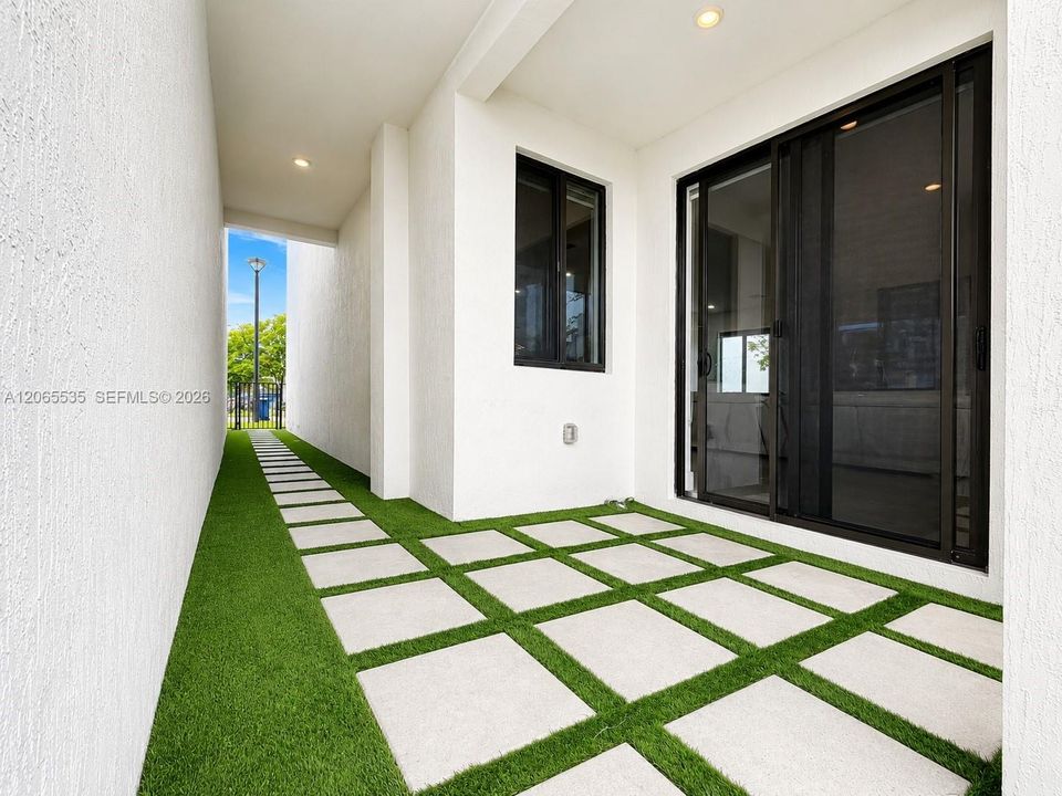 For Sale: $767,000 (4 beds, 3 baths, 2534 Square Feet)