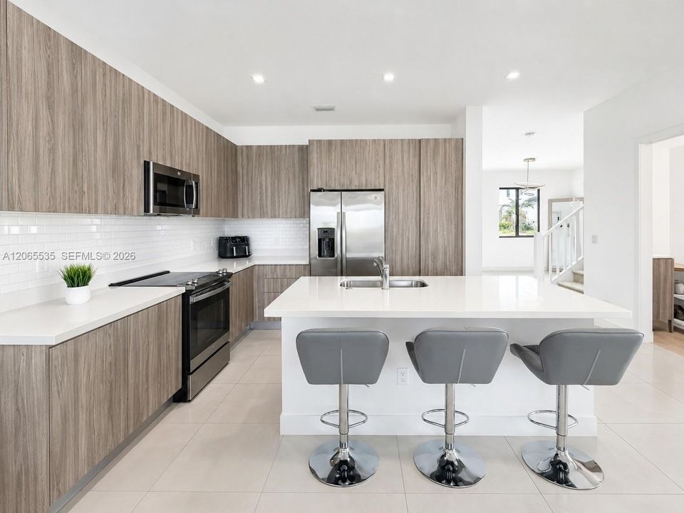 For Sale: $767,000 (4 beds, 3 baths, 2534 Square Feet)