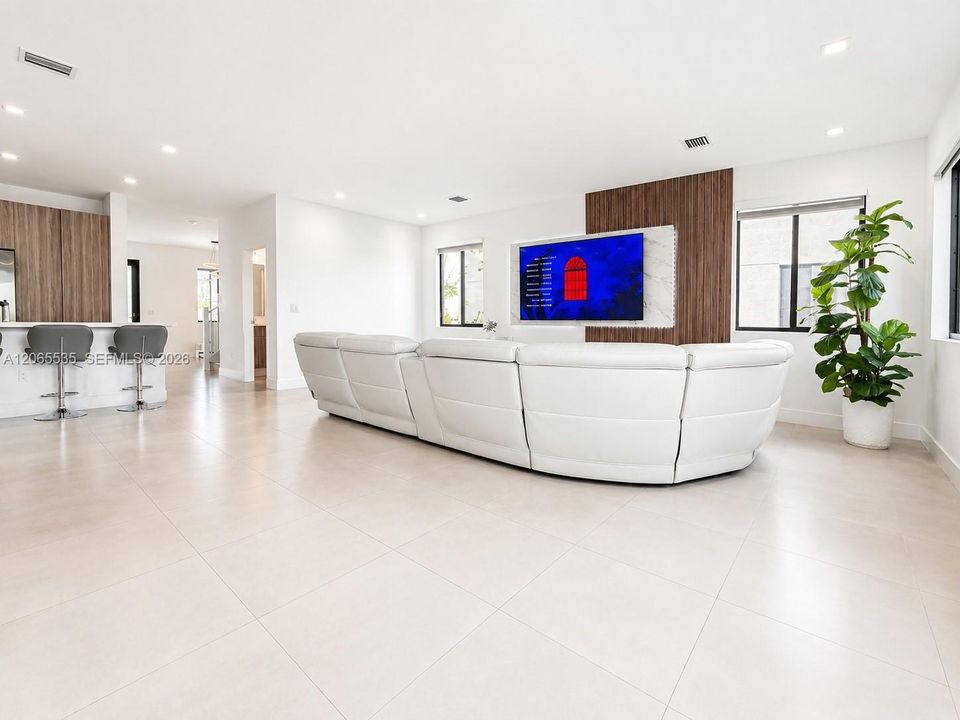 For Sale: $767,000 (4 beds, 3 baths, 2534 Square Feet)