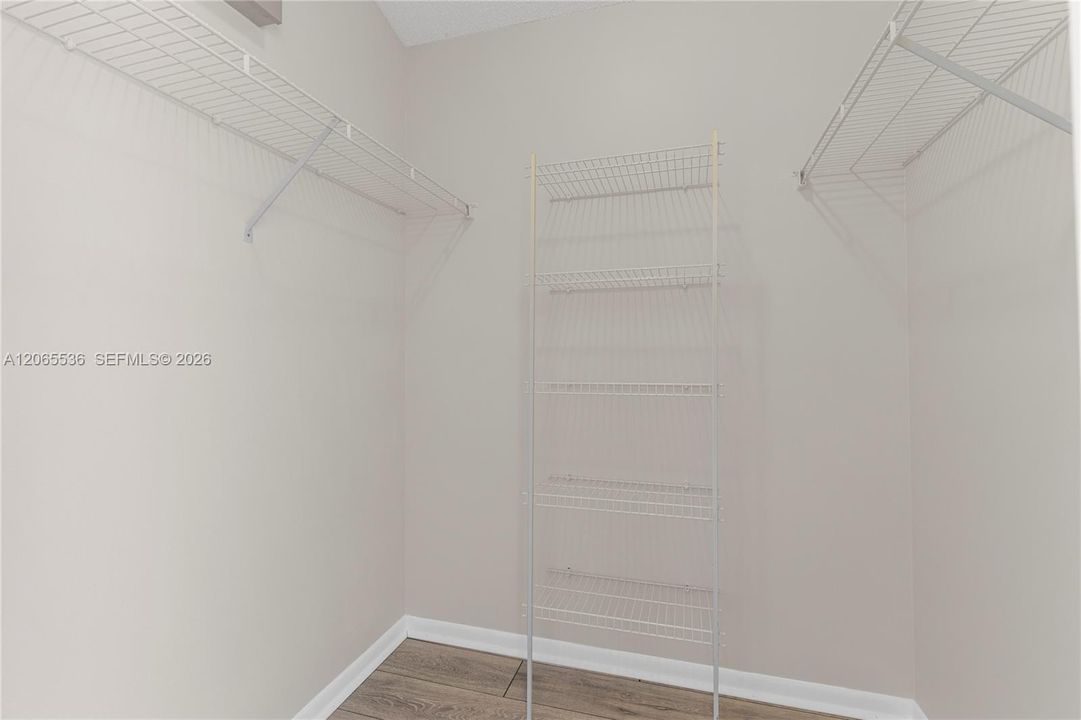 Activo con contrato: $3,600 (3 camas, 2 baños, 1590 Pies cuadrados)
