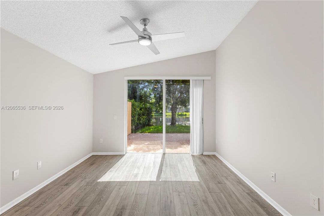 Activo con contrato: $3,600 (3 camas, 2 baños, 1590 Pies cuadrados)