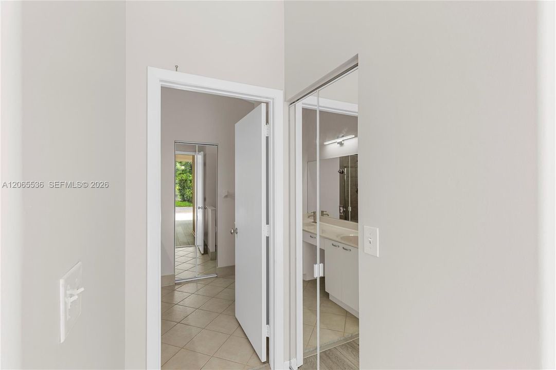 Activo con contrato: $3,600 (3 camas, 2 baños, 1590 Pies cuadrados)